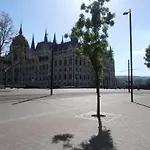 Parlament Welcome